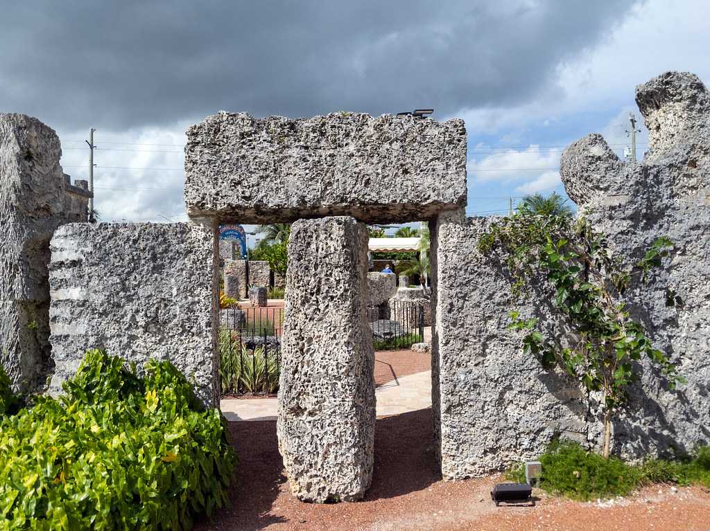 2 Million Pounds Coral Castle Created By Single Man Using Pyramid Building Technology